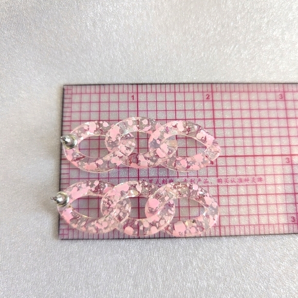 Acrylic Curb Chain Link Drop Dangle Earrings Speckled Pink Clear - Picture 6 of 6